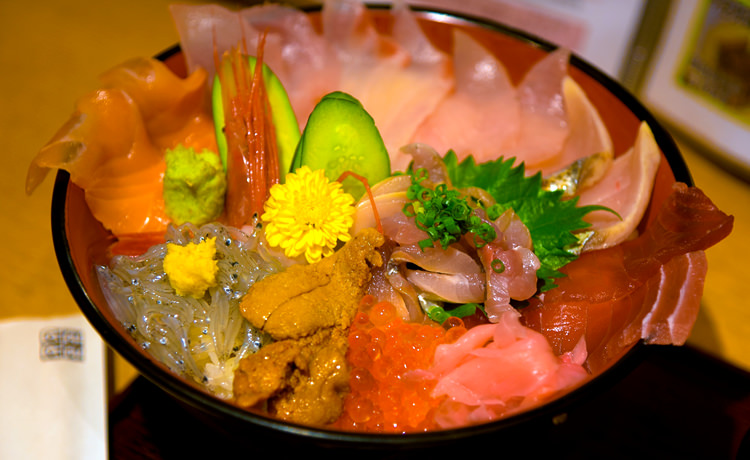 海の幸（海鮮丼、干物）