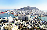 釜山港と街並み