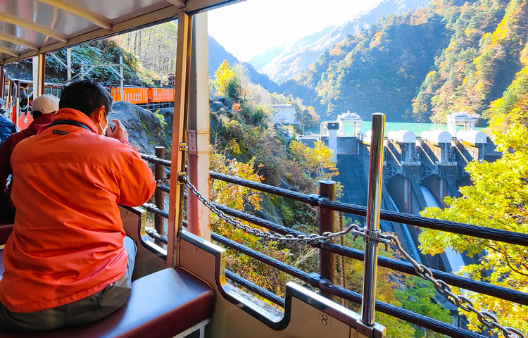 黒部峡谷トロッコ列車