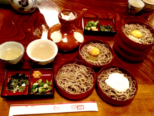 出雲大社へ1泊2日の社員旅行・出雲そばの昼食