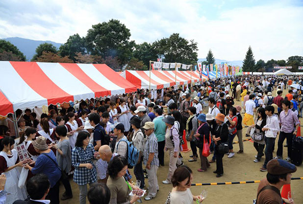 勝沼ぶどう祭り