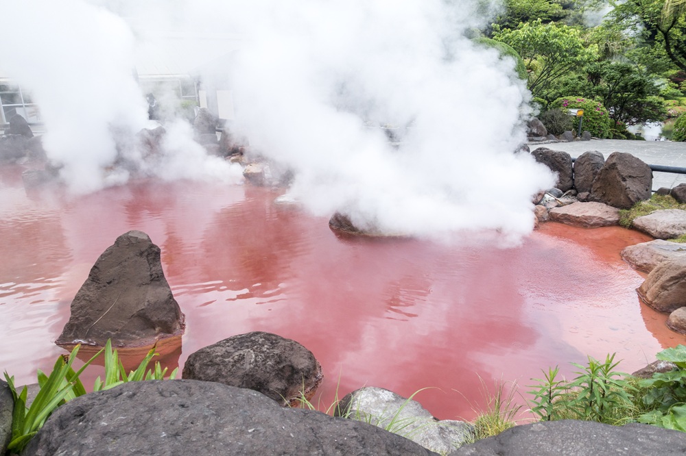 別府温泉、血の池地獄