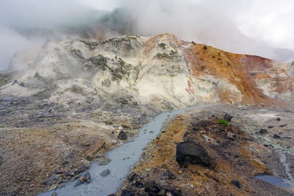 登別温泉はアイヌ語で川が白く濁るほど豊富に湧き出す温泉を意味します