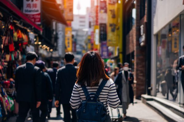 賑やかな明洞の街並み