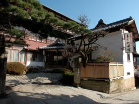 ますや旅館の外観