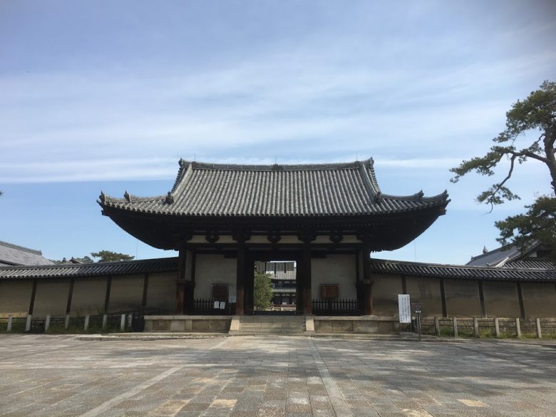 法隆寺の南門