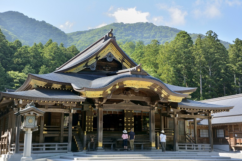 弥彦神社