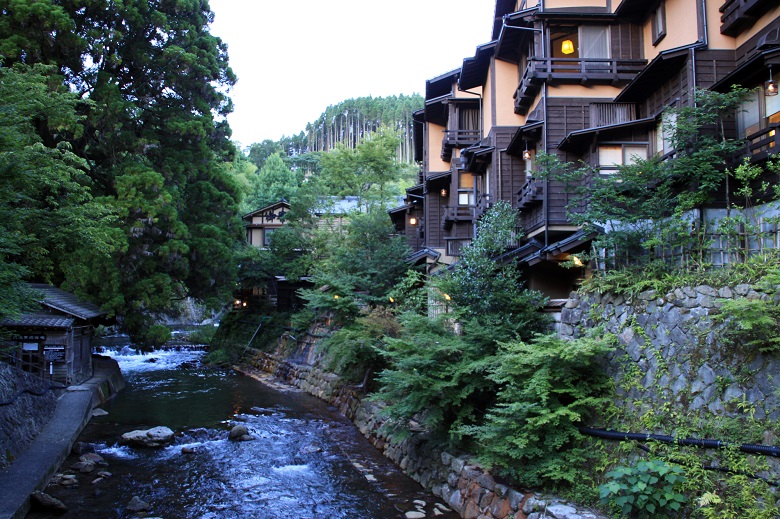 【2024年】憧れの「黒川温泉」へ社員旅行、“街全体が一つの宿”はお風呂もグルメも最高